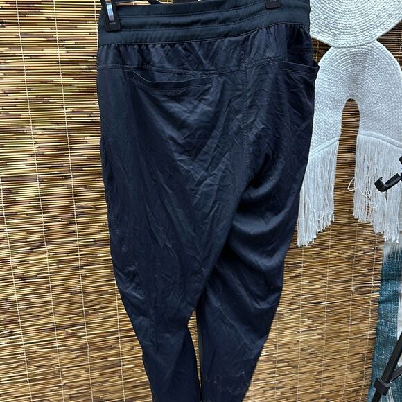 The North Face Aphrodite Motion Capris for Ladies - TNF Black - XL - Picture 3 of 3